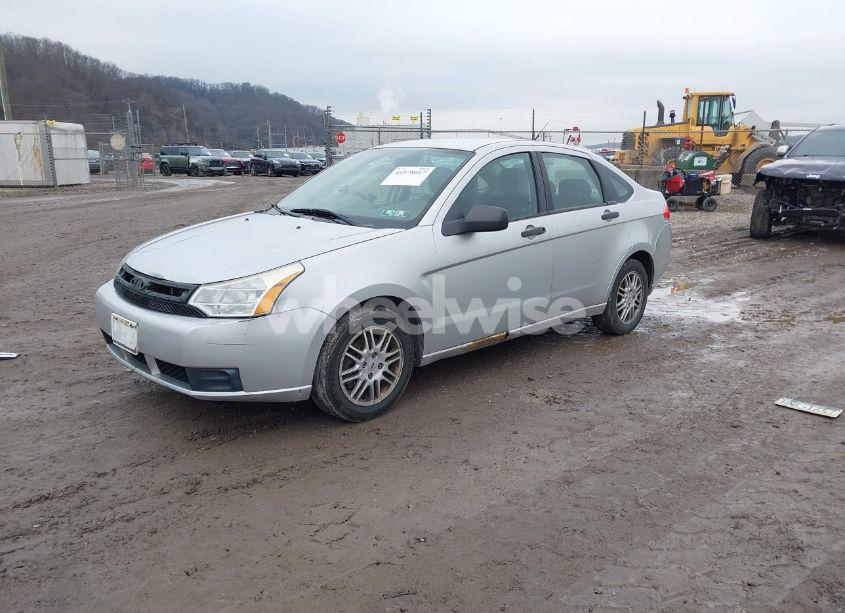 Photo 2 of 2011 Ford Focus SE (VIN 1FAHP3FN9BW195024)