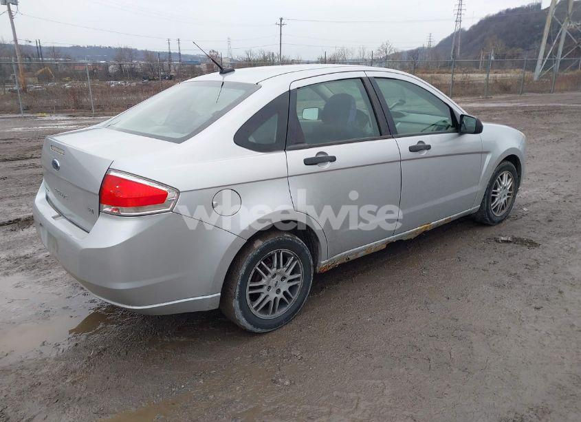 Photo 4 of 2011 Ford Focus SE (VIN 1FAHP3FN9BW195024)