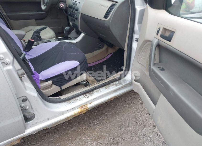 Photo 5 of 2011 Ford Focus SE (VIN 1FAHP3FN9BW195024)