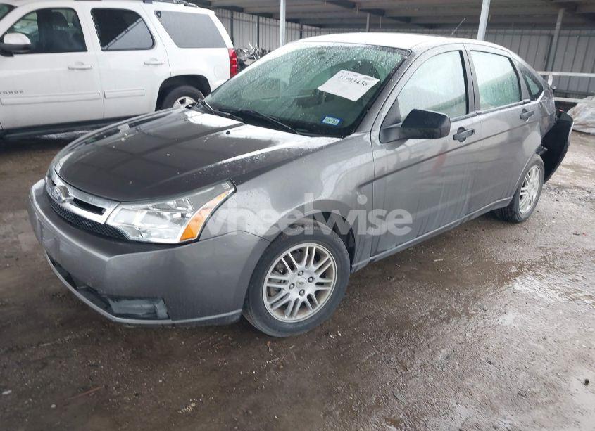 Photo 2 of 2011 Ford Focus SE (VIN 1FAHP3FN9BW196836)
