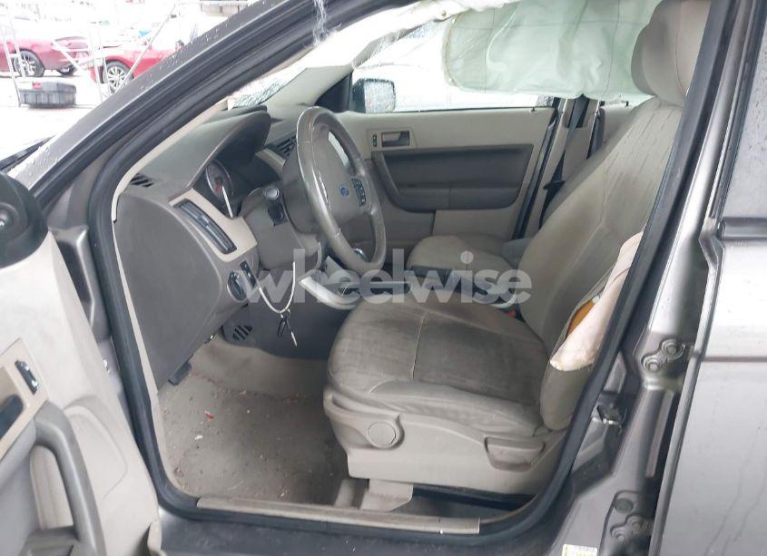 Photo 5 of 2011 Ford Focus SE (VIN 1FAHP3FN9BW196836)