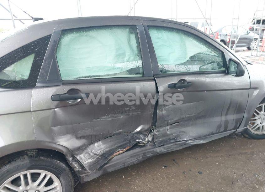 Photo 6 of 2011 Ford Focus SE (VIN 1FAHP3FN9BW196836)