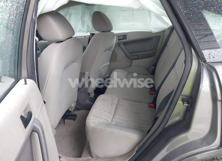 Photo 8 of 2011 Ford Focus SE (VIN 1FAHP3FN9BW196836)