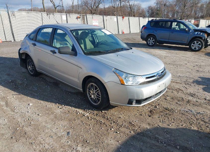 2010 Ford Focus SE (VIN 1FAHP3FNXAW103904) main photo