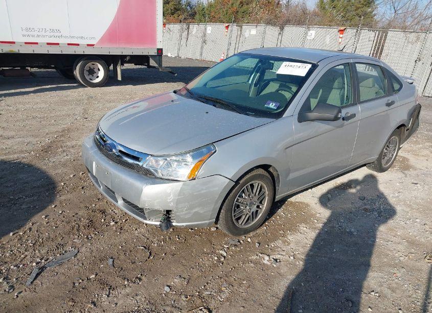Photo 2 of 2010 Ford Focus SE (VIN 1FAHP3FNXAW103904)