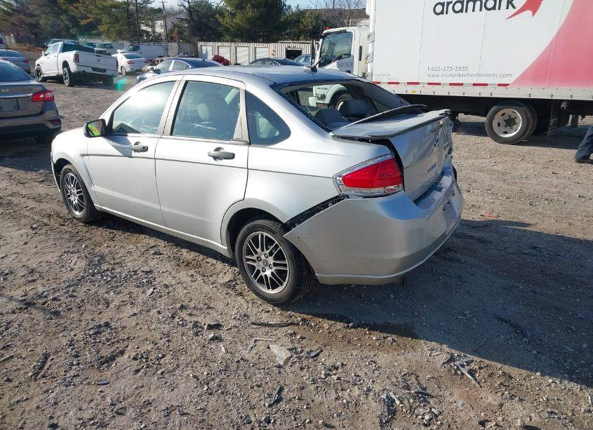 Photo 3 of 2010 Ford Focus SE (VIN 1FAHP3FNXAW103904)