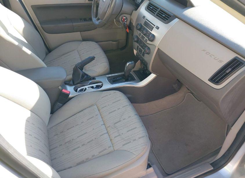 Photo 5 of 2010 Ford Focus SE (VIN 1FAHP3FNXAW103904)