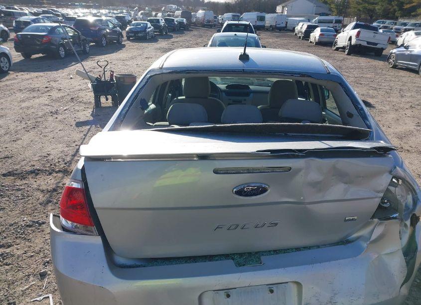 Photo 6 of 2010 Ford Focus SE (VIN 1FAHP3FNXAW103904)