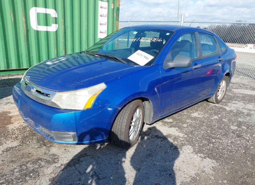 Photo 2 of 2010 Ford Focus SE (VIN 1FAHP3FNXAW123568)