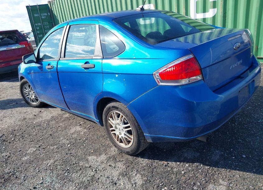 Photo 3 of 2010 Ford Focus SE (VIN 1FAHP3FNXAW123568)