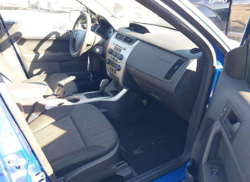 Photo 5 of 2010 Ford Focus SE (VIN 1FAHP3FNXAW123568)