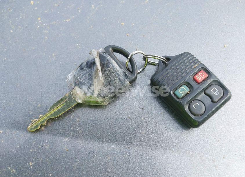 Photo 11 of 2010 Ford Focus SE (VIN 1FAHP3FNXAW125238)