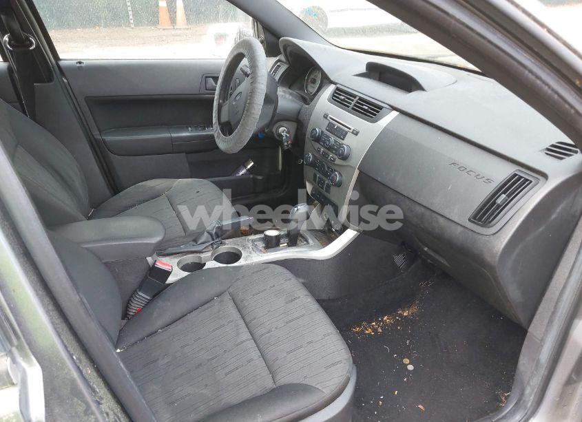 Photo 5 of 2010 Ford Focus SE (VIN 1FAHP3FNXAW125238)