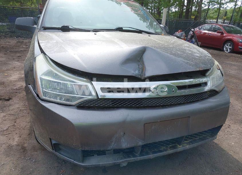 Photo 6 of 2010 Ford Focus SE (VIN 1FAHP3FNXAW125238)