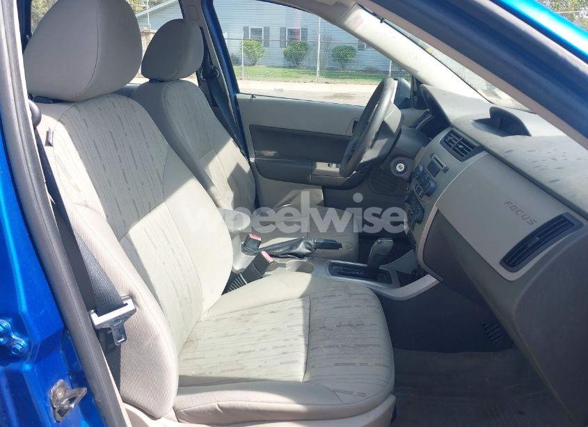 Photo 5 of 2010 Ford Focus SE (VIN 1FAHP3FNXAW159048)