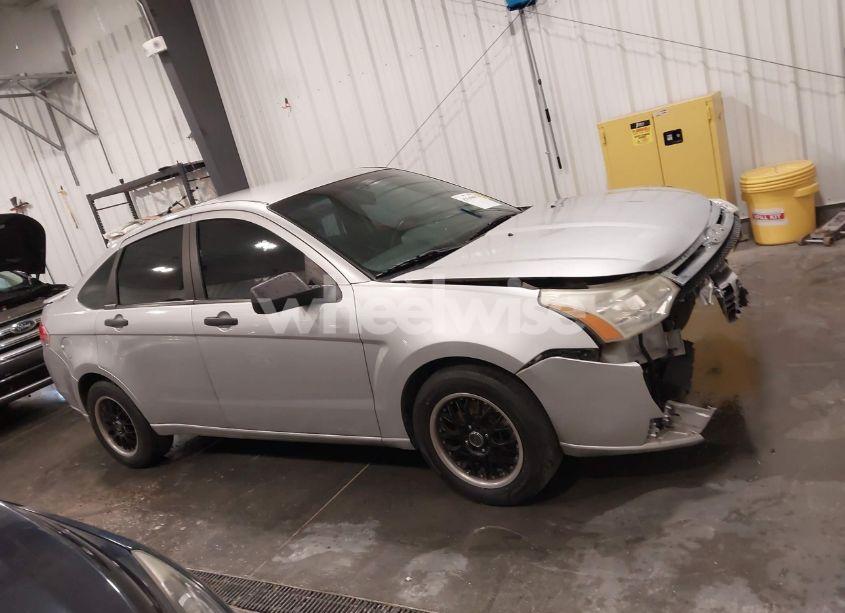 Photo 13 of 2010 Ford Focus SE (VIN 1FAHP3FNXAW165206)