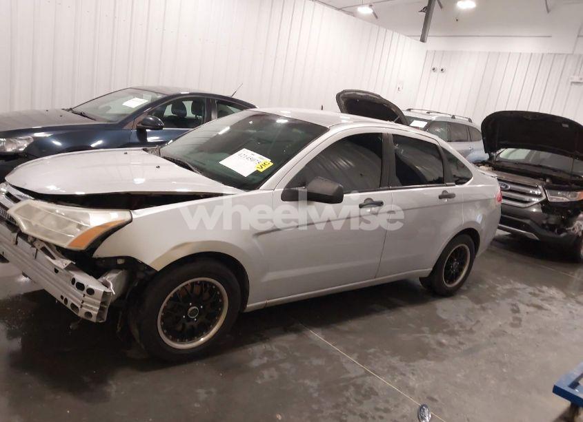 Photo 14 of 2010 Ford Focus SE (VIN 1FAHP3FNXAW165206)