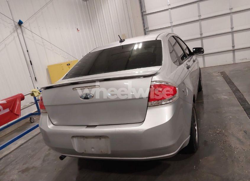 Photo 16 of 2010 Ford Focus SE (VIN 1FAHP3FNXAW165206)