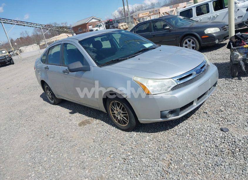 2010 Ford Focus SE (VIN 1FAHP3FNXAW171457) main photo