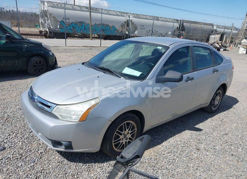 Photo 2 of 2010 Ford Focus SE (VIN 1FAHP3FNXAW171457)