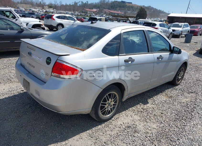 Photo 4 of 2010 Ford Focus SE (VIN 1FAHP3FNXAW171457)