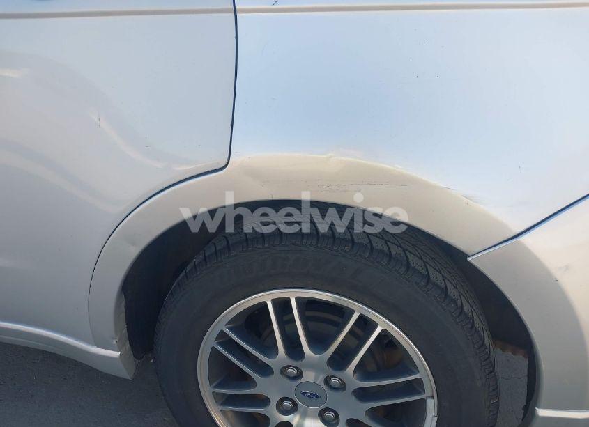 Photo 13 of 2010 Ford Focus SE (VIN 1FAHP3FNXAW174634)