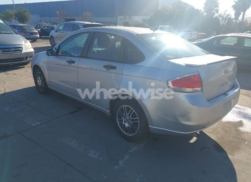Photo 3 of 2010 Ford Focus SE (VIN 1FAHP3FNXAW174634)