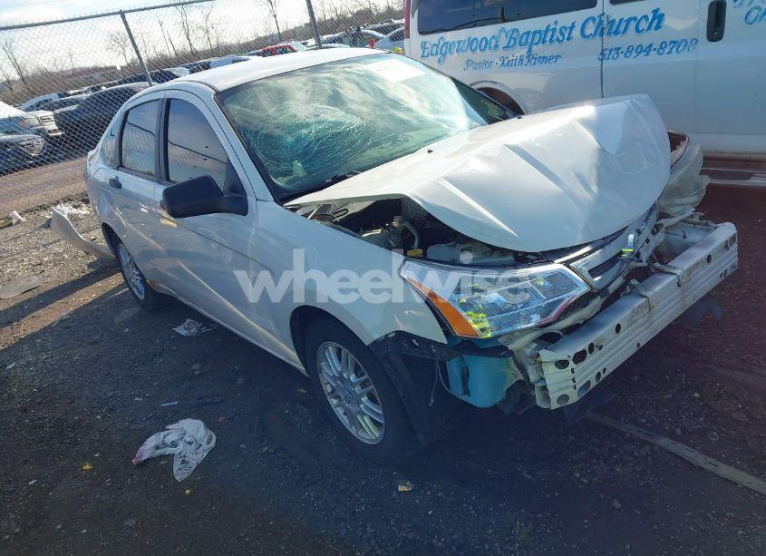 2010 Ford Focus SE (VIN 1FAHP3FNXAW186332) main photo