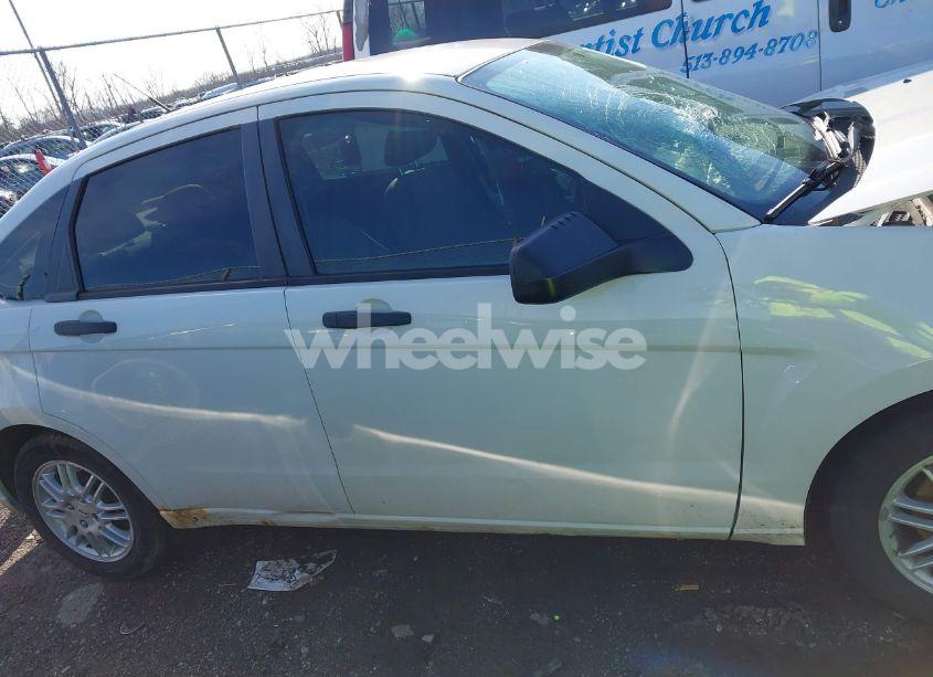 Photo 14 of 2010 Ford Focus SE (VIN 1FAHP3FNXAW186332)