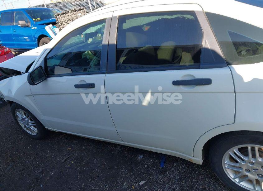 Photo 15 of 2010 Ford Focus SE (VIN 1FAHP3FNXAW186332)