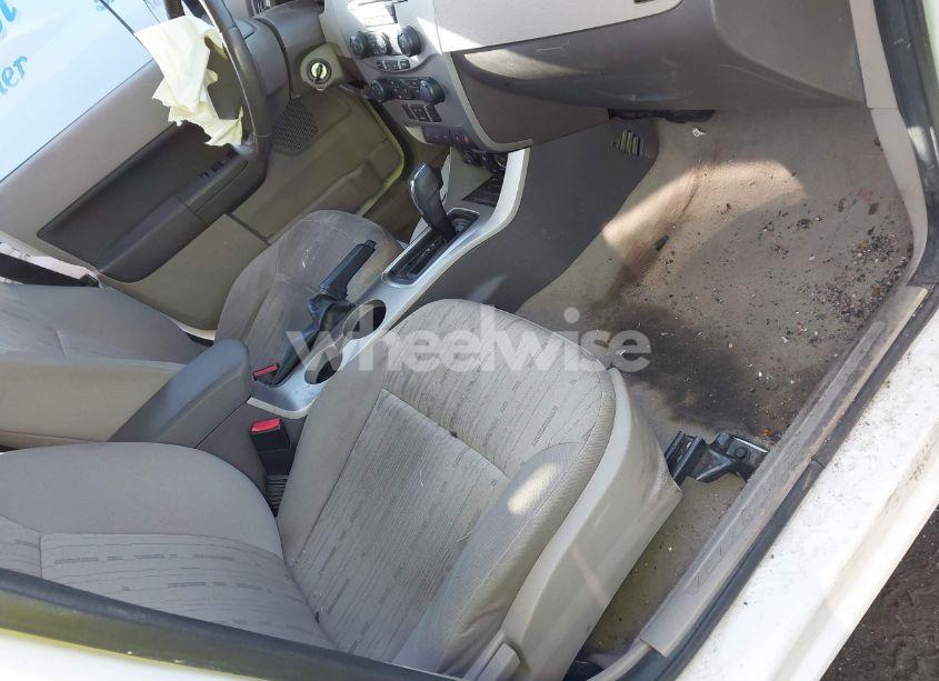 Photo 5 of 2010 Ford Focus SE (VIN 1FAHP3FNXAW186332)