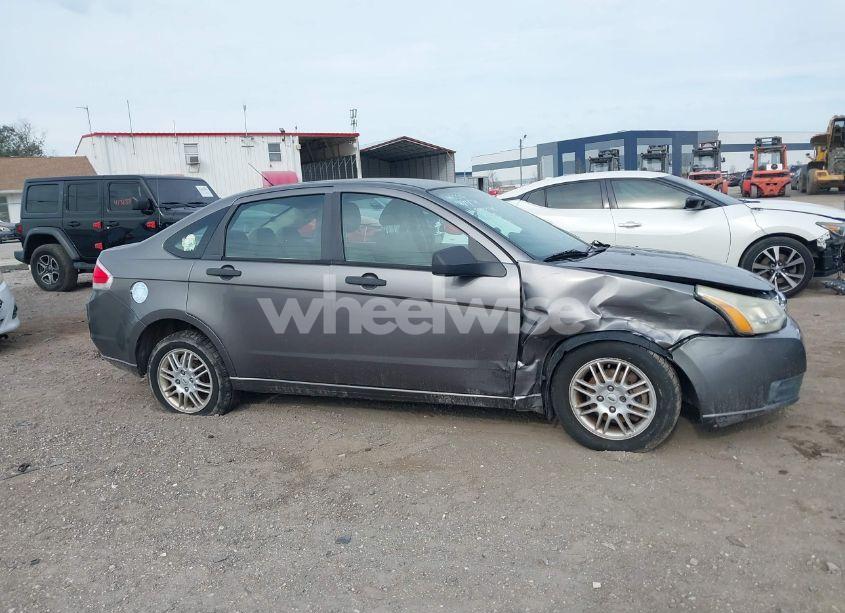 Photo 13 of 2010 Ford Focus SE (VIN 1FAHP3FNXAW251115)