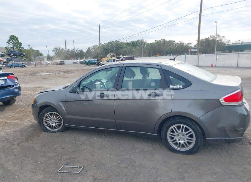 Photo 14 of 2010 Ford Focus SE (VIN 1FAHP3FNXAW251115)