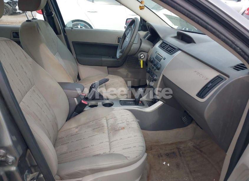 Photo 5 of 2010 Ford Focus SE (VIN 1FAHP3FNXAW251115)