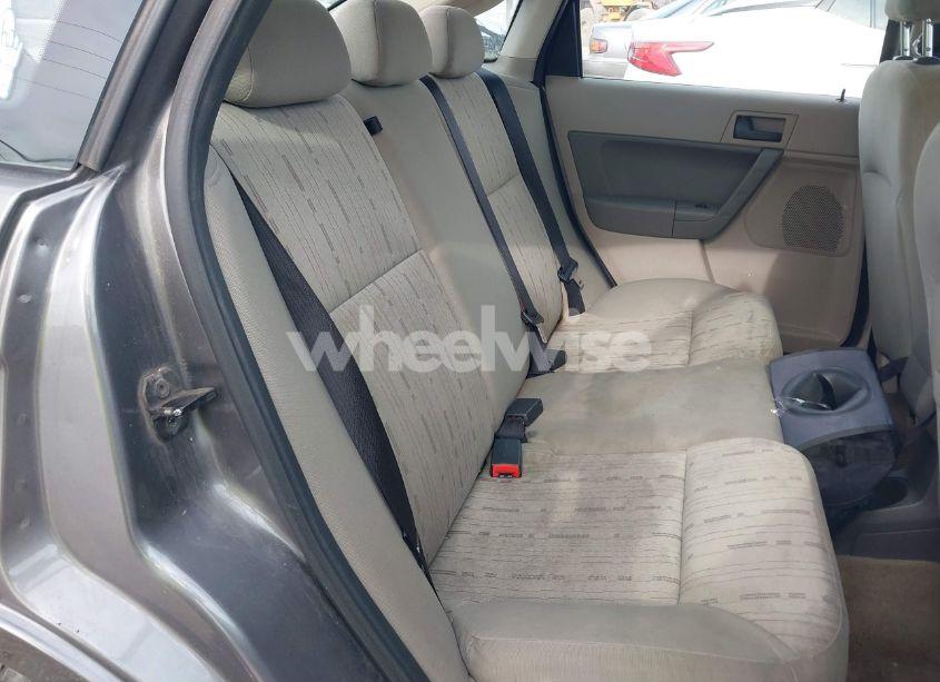 Photo 8 of 2010 Ford Focus SE (VIN 1FAHP3FNXAW251115)