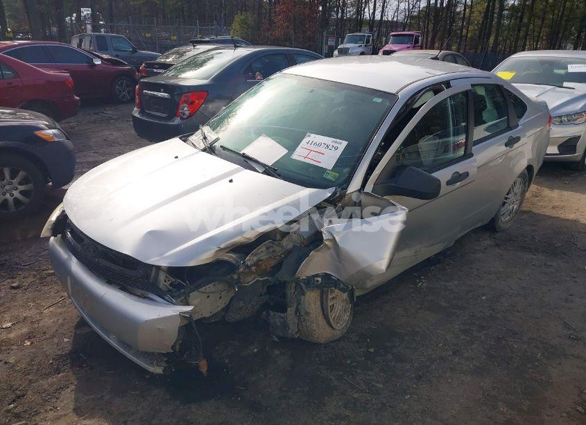 Photo 2 of 2010 Ford Focus SE (VIN 1FAHP3FNXAW273177)