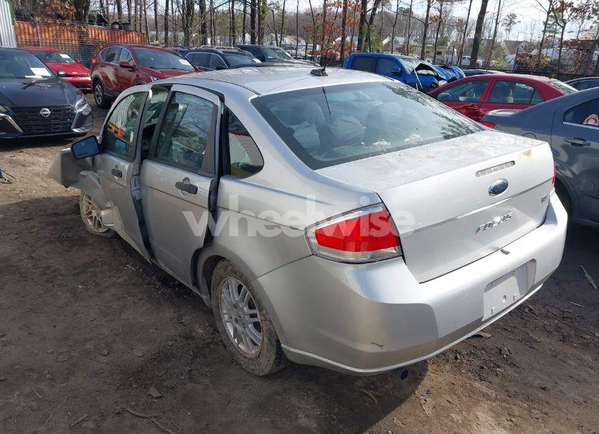 Photo 3 of 2010 Ford Focus SE (VIN 1FAHP3FNXAW273177)