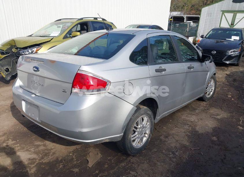 Photo 4 of 2010 Ford Focus SE (VIN 1FAHP3FNXAW273177)