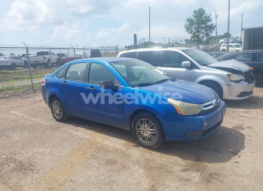 2010 Ford Focus SE (VIN 1FAHP3FNXAW286544) main photo