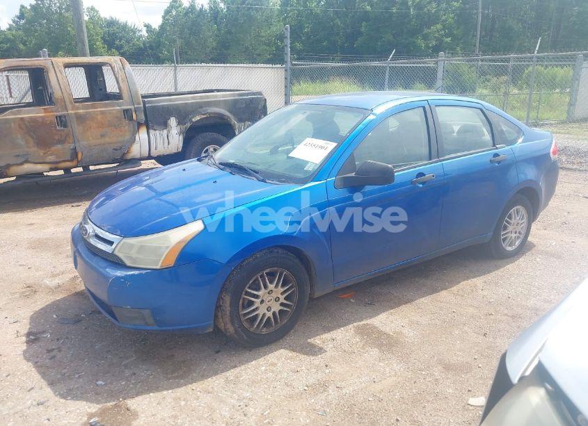 Photo 2 of 2010 Ford Focus SE (VIN 1FAHP3FNXAW286544)