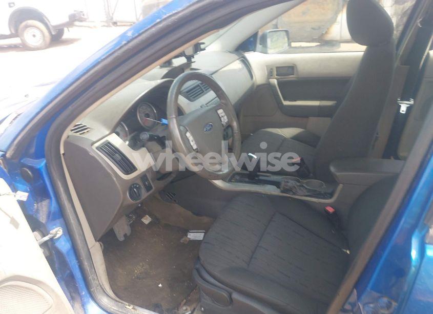 Photo 5 of 2010 Ford Focus SE (VIN 1FAHP3FNXAW286544)