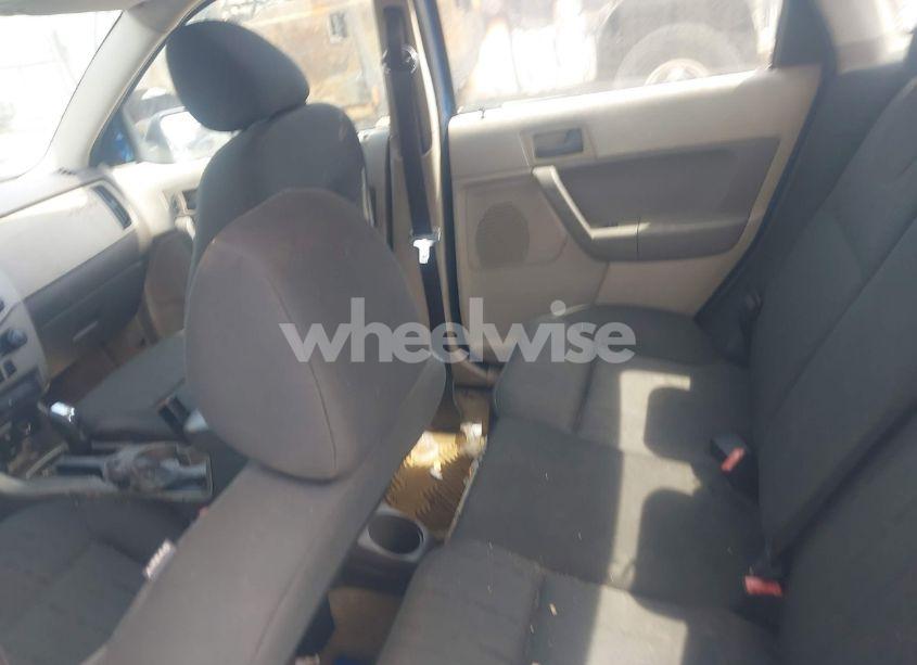 Photo 8 of 2010 Ford Focus SE (VIN 1FAHP3FNXAW286544)