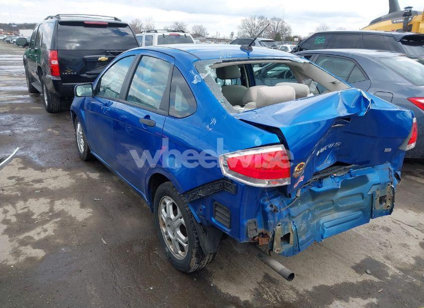 Photo 3 of 2010 Ford Focus SE (VIN 1FAHP3FNXAW287466)