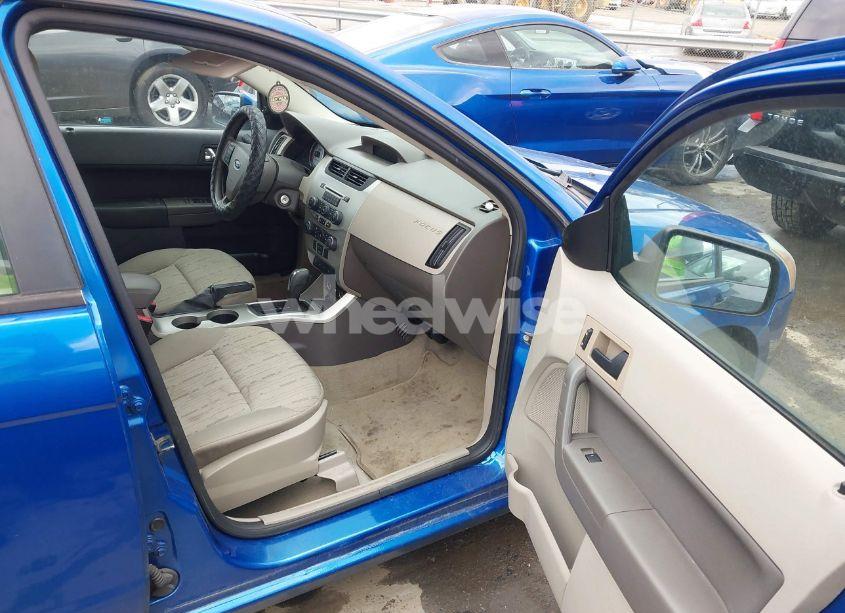 Photo 5 of 2010 Ford Focus SE (VIN 1FAHP3FNXAW287466)