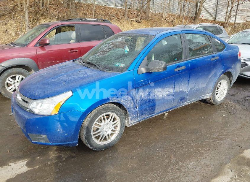 Photo 2 of 2010 Ford Focus SE (VIN 1FAHP3FNXAW297799)