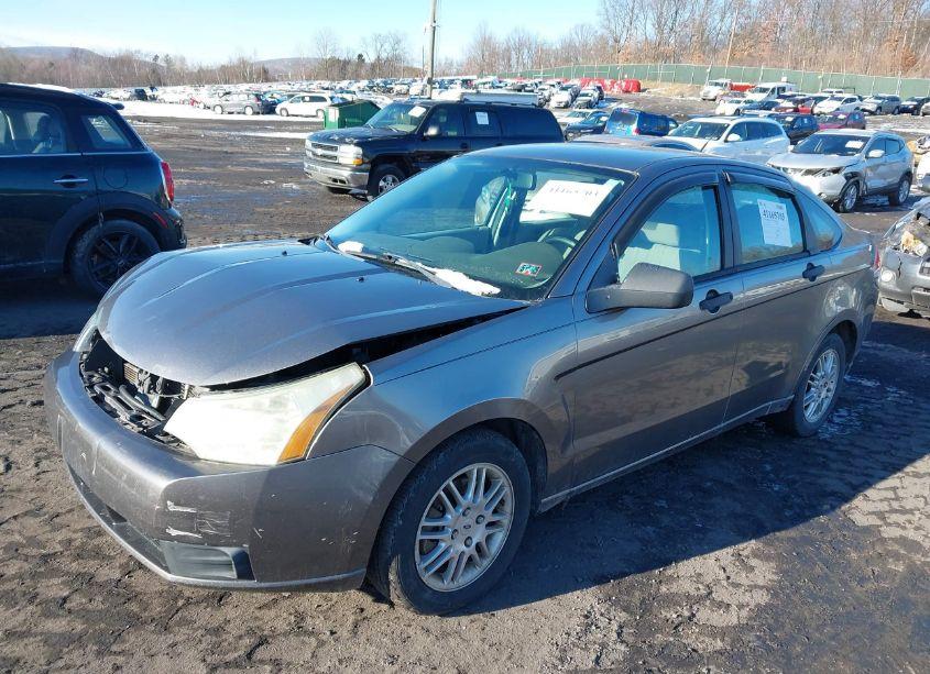 Photo 2 of 2011 Ford Focus SE (VIN 1FAHP3FNXBW100454)