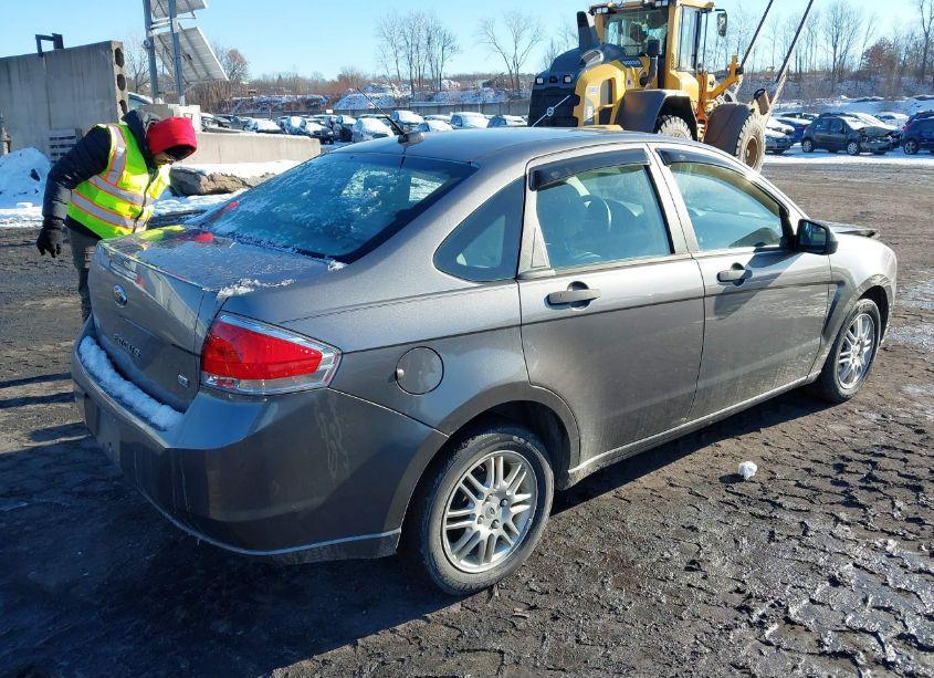 Photo 4 of 2011 Ford Focus SE (VIN 1FAHP3FNXBW100454)