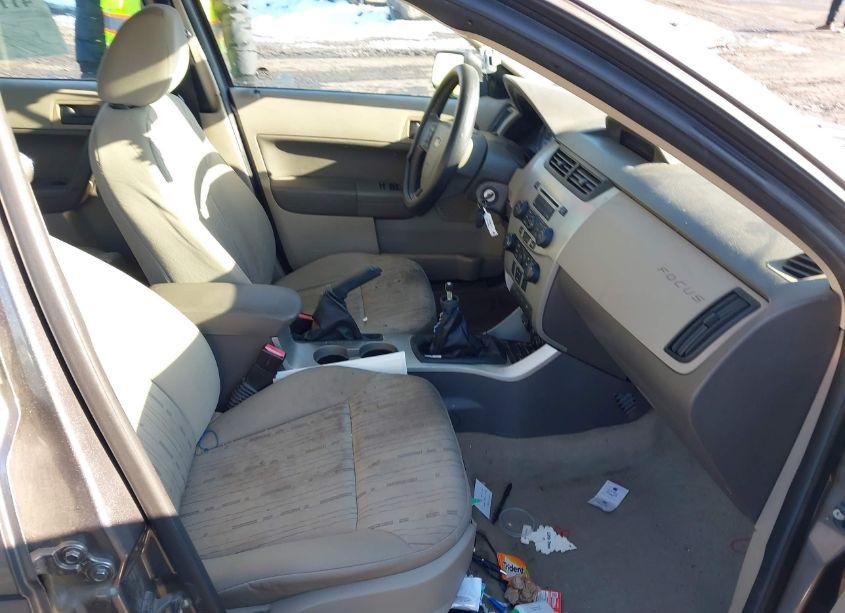 Photo 5 of 2011 Ford Focus SE (VIN 1FAHP3FNXBW100454)