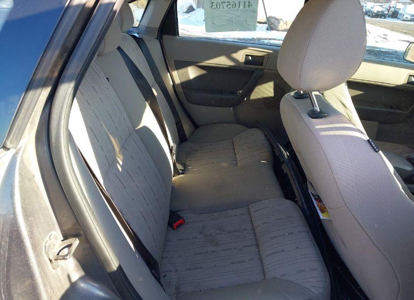 Photo 8 of 2011 Ford Focus SE (VIN 1FAHP3FNXBW100454)