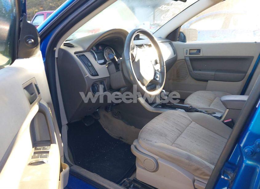 Photo 5 of 2011 Ford Focus SE (VIN 1FAHP3FNXBW124818)